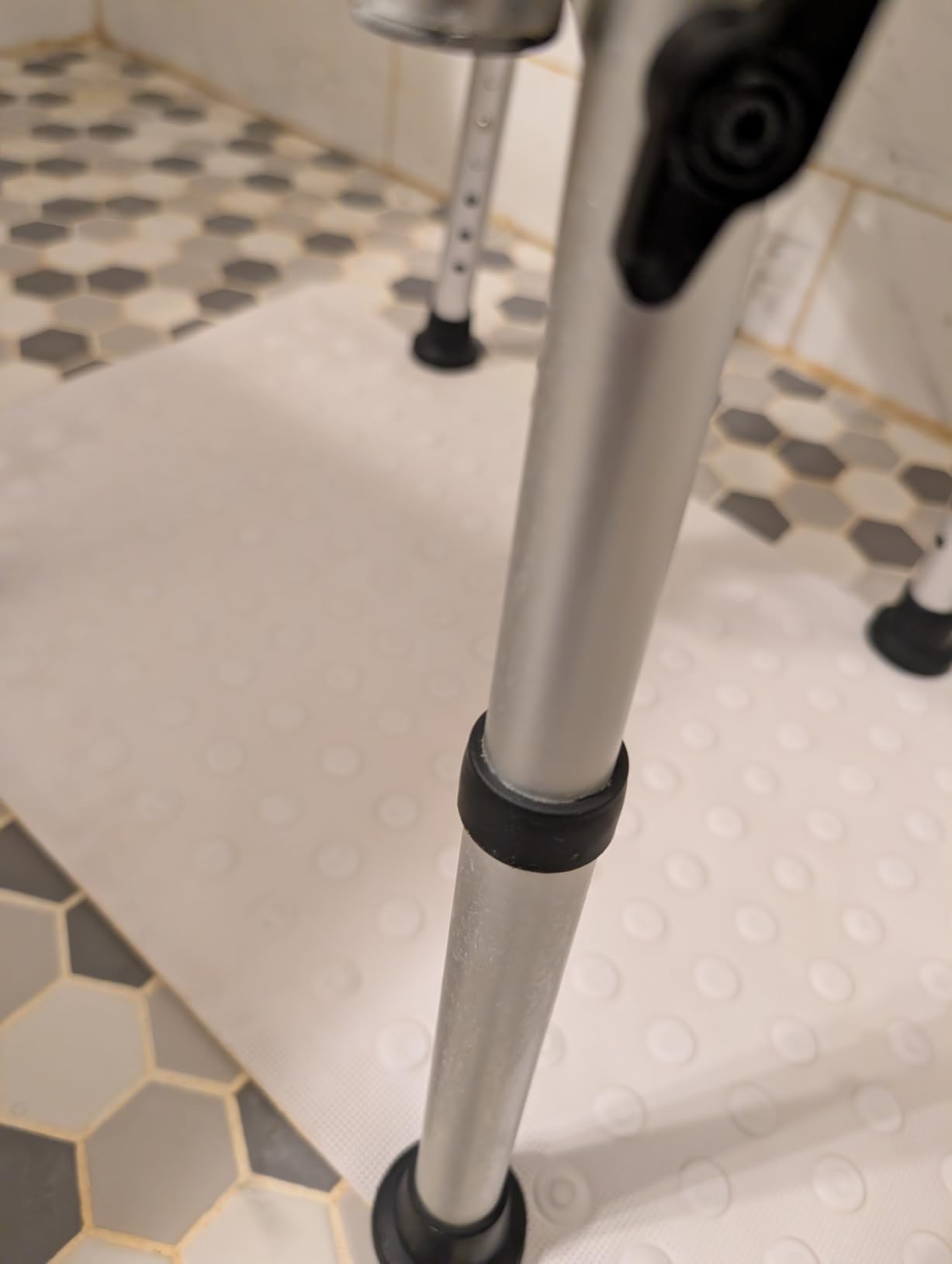 BRITULIF Shower Chair with Arms and Back for Inside Shower, 550 lb Capacity customer photo 1