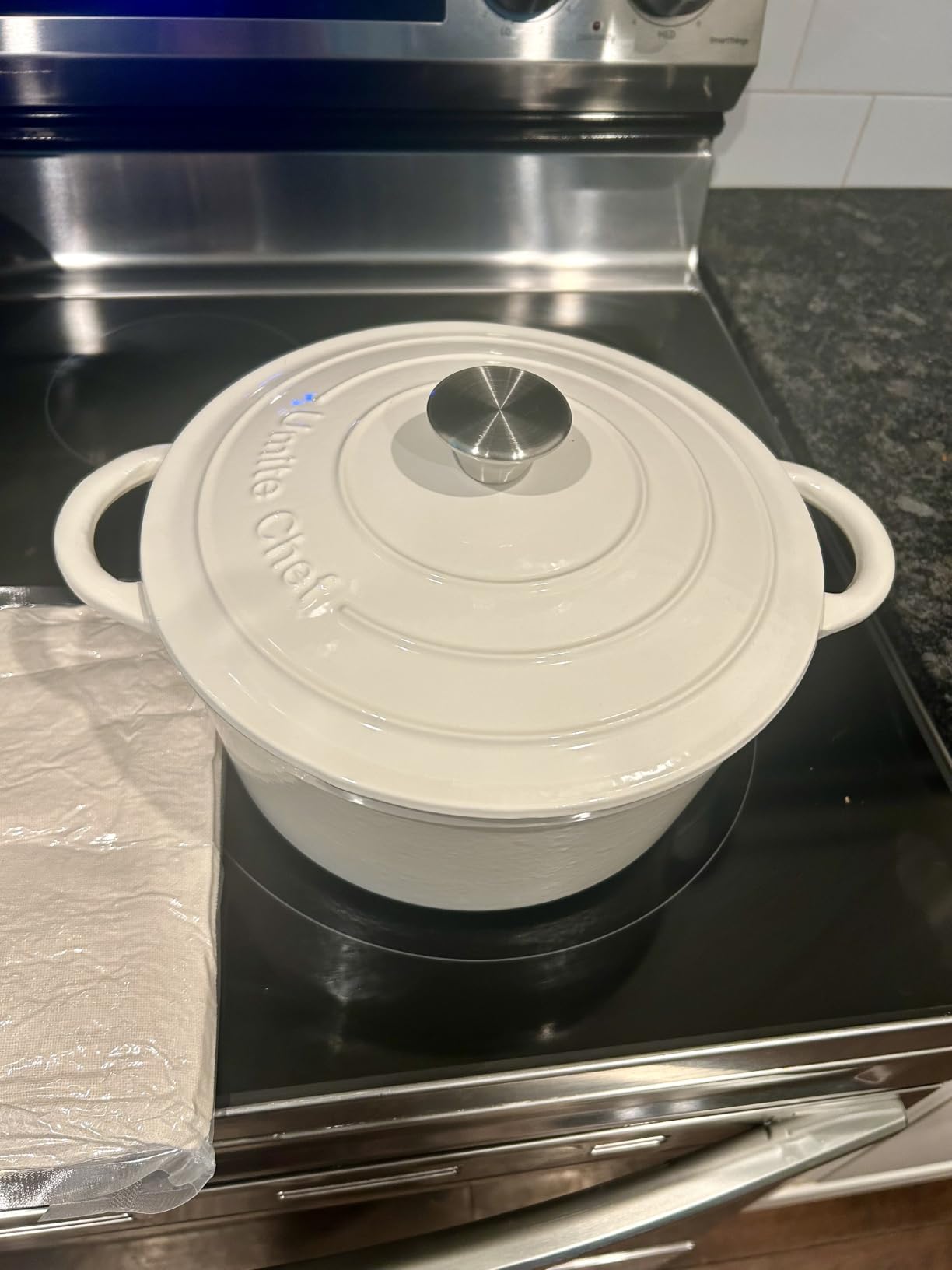 Enameled Cast Iron Dutch Oven - Umite Chef 5QT Pot with Lid & Cotton Potholders - Heavy-Duty Cookware for Bread Baking, Braising, Stews, Roasting(Cream White) customer photo 1