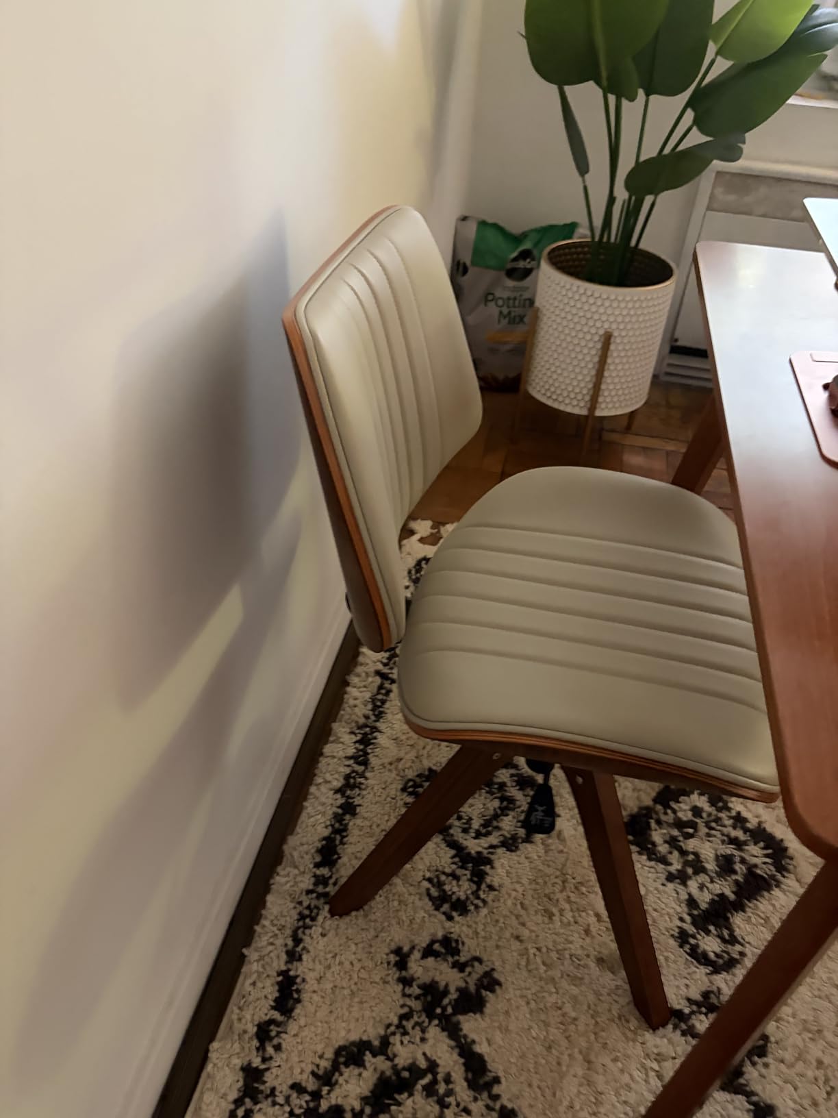 HULALA Home Faux Leather Home Office Desk Chair No Wheels, Ivory | Mid-Century Modern Desk Chair with Wood Legs, 360° Swivel Computer Task Chair with Channel-Tufted Backrest, Height Adjustable customer photo 2
