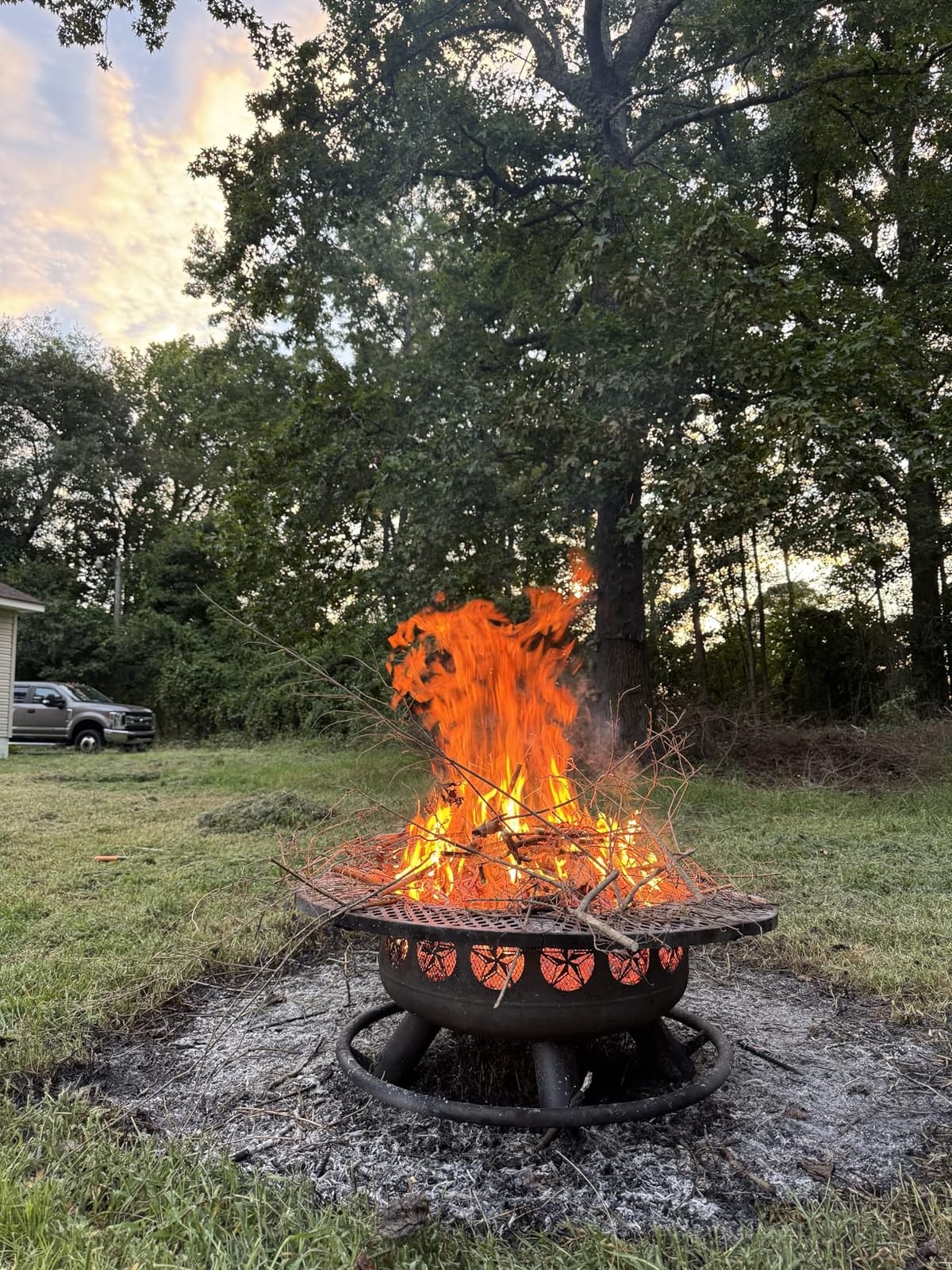 Verdeluxe 47 Inch Outdoor Fire Pit with 2 Grills, Extra Large BBQ Firepits customer photo 1