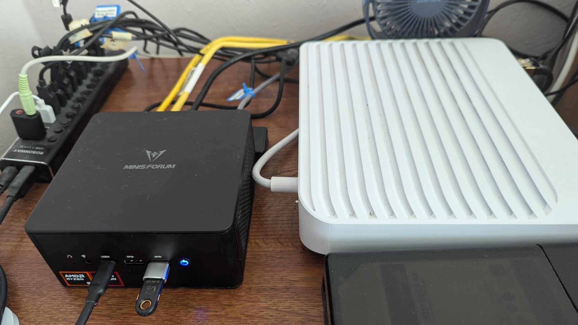 MINISFORUM Mini PC AI X1 Pro AMD Ryzen AI 9 HX370(12Cores/24 Threads)&AMD Radeon 890M Mini Gaming PC,96GB DDR5 2TB SSD,8K Quad Output(HDMI+DP+2xUSB4),Dual 2.5 LAN/WIFI7/BT5.4/Oculink,Copilot PC customer photo 1