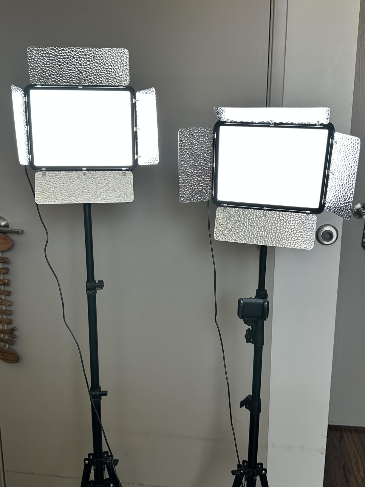 EMART 2-Pack LED Video Light Kit with Phone Holder & Barndoor | 2800-7000K Dimmable Studio Lights, 73'' Streaming Light for Video Recording, YouTube, Vlog, Photography, Content, Podcast customer photo 2