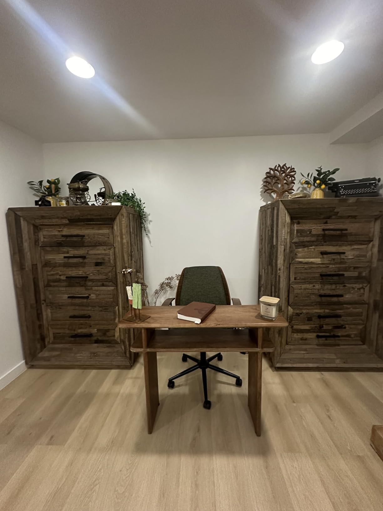 Modern Ergonomic Office Chair with Wood Frame & Metal Base, Swivel Home Office Desk Chairs with Adjustable Height, Comfy Upholstered Computer Chair, Green customer photo 1