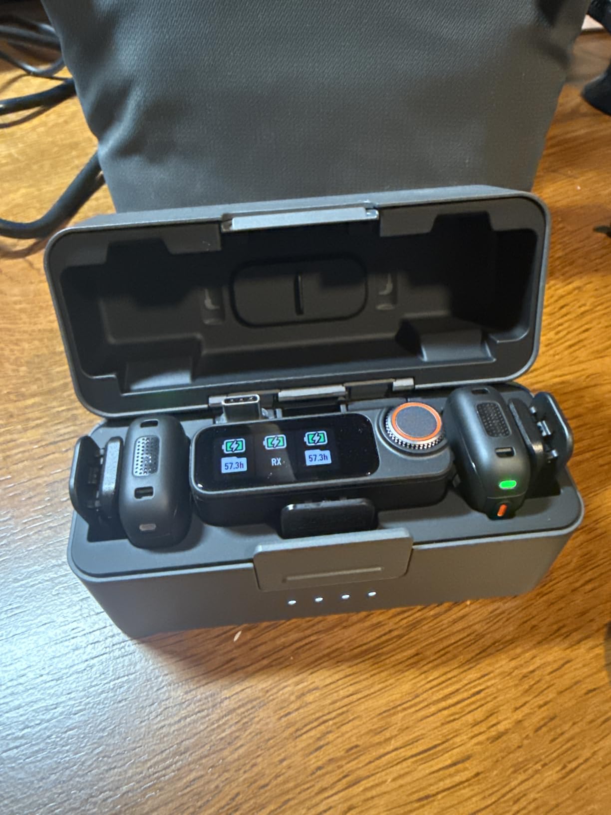 DJI Mic 3 (2 TX + 1 RX + Charging Case), Wireless Microphone customer photo 1
