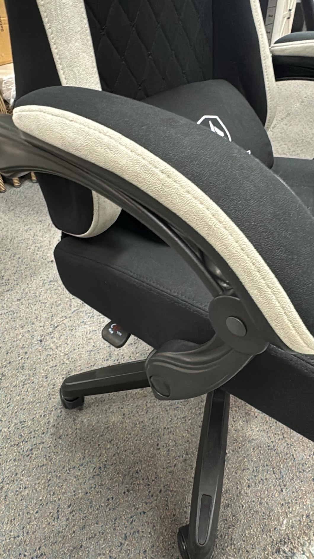 GTPLAYER Gaming Chair, Computer Office Chair with Pocket Spring Cushion, Linkage Armrests and Footrest, High Back Ergonomic Computer Chair with Lumbar Support Task Chair with Footrest(Black) customer photo 1
