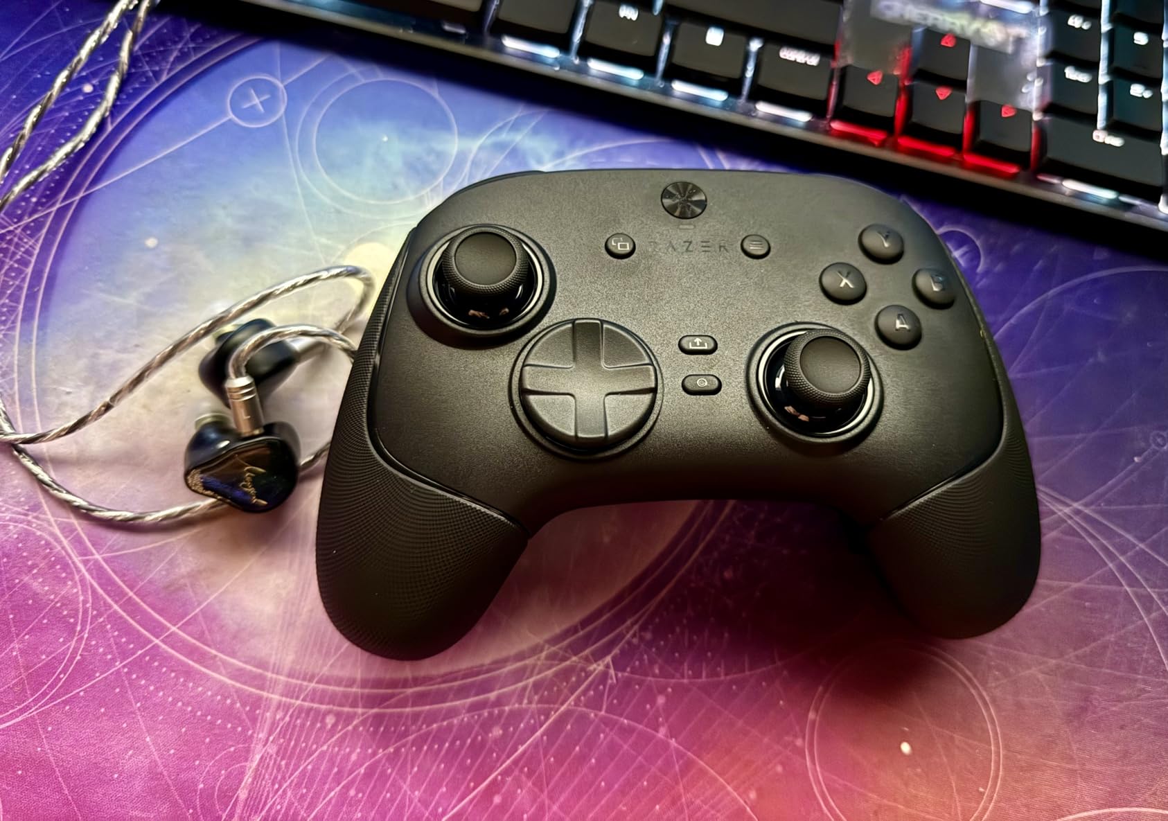 Razer Wolverine V3 Pro 8K PC Wireless Gaming Controller, Black customer photo 1