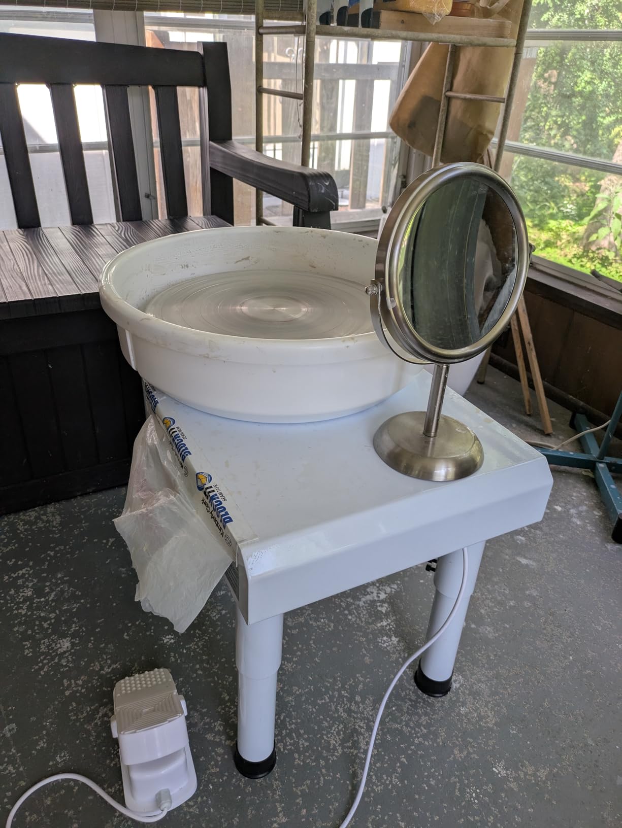 VEVOR Pottery Wheel for Adults, 11in/28cm Ceramic Wheel Forming Machine, 0-6in Adjustable Lift Leg 350W Professional Pottery Kit with Foot Pedal Detachable Basin for Work Art Craft DIY, White customer photo 2