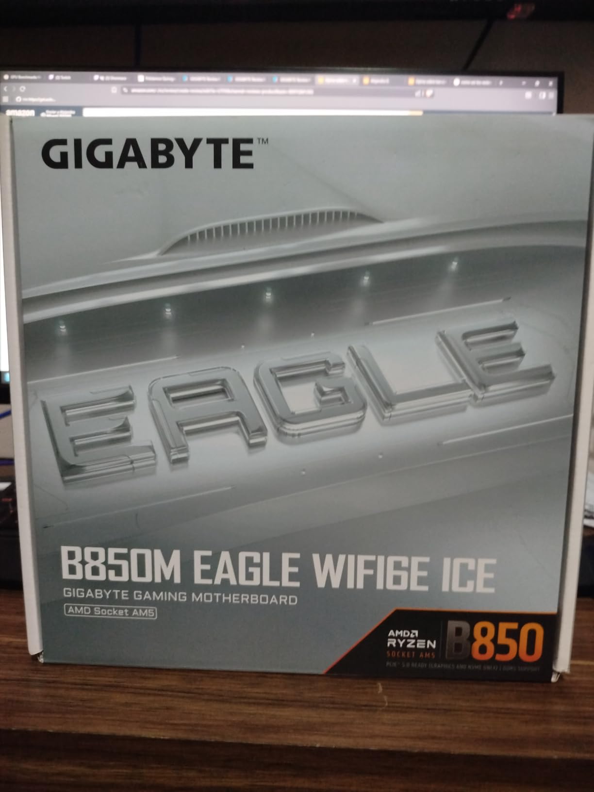 GIGABYTE B850M Eagle WIFI6E ICE AMD AM5 mATX Motherboard, Support AMD Ryzen 9000/8000/7000 Series, DDR5, 8+2+2 Power Phase, 2X M.2, PCIe 5.0, USB-C, WIFI6E, 2.5GbE LAN, EZ-Latch, 3-Year Warranty customer photo 2