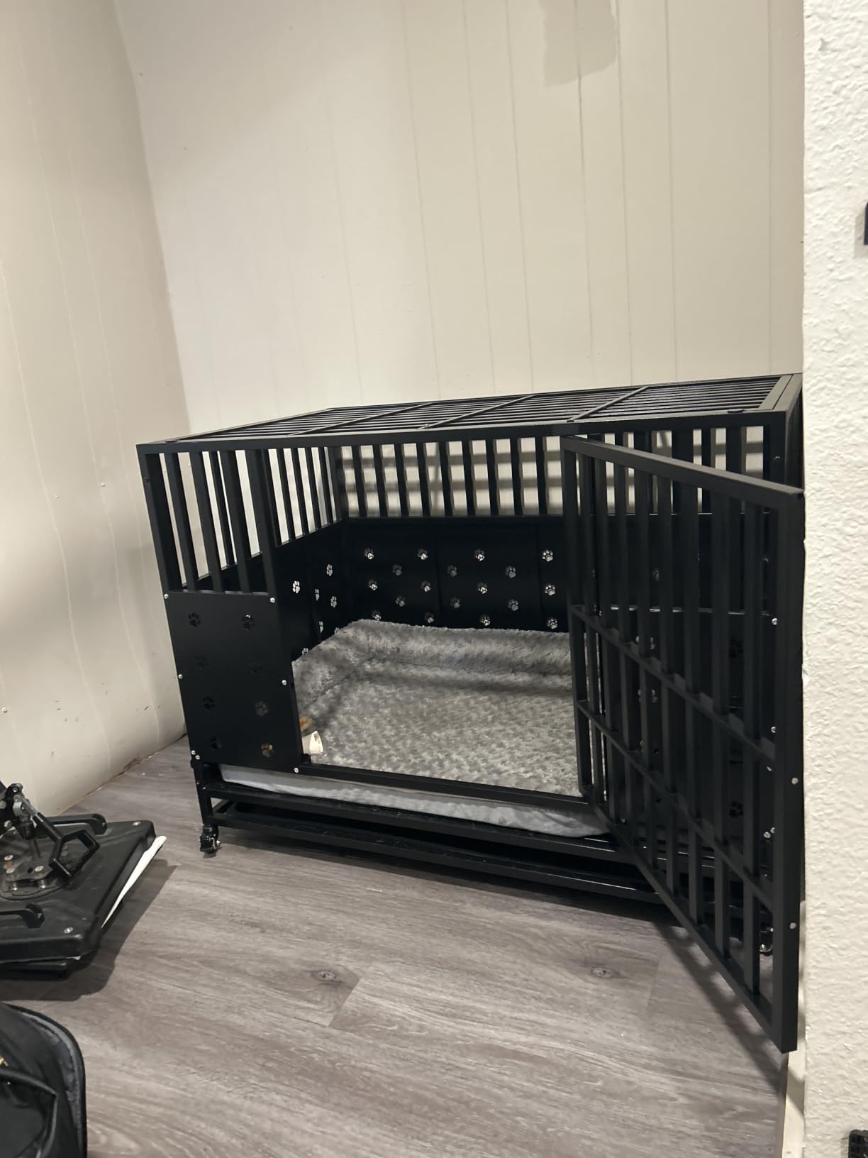 Cammoo 48'' Heavy Duty Dog Crate/Kennel for Large Dogs Indoor | Upgraded Chew-Proof Panels, Comfort-Widened Floor Panel, Adjustable Internal Height, Easy-Access Wide Door, 4 Lockable Wheels customer photo 2