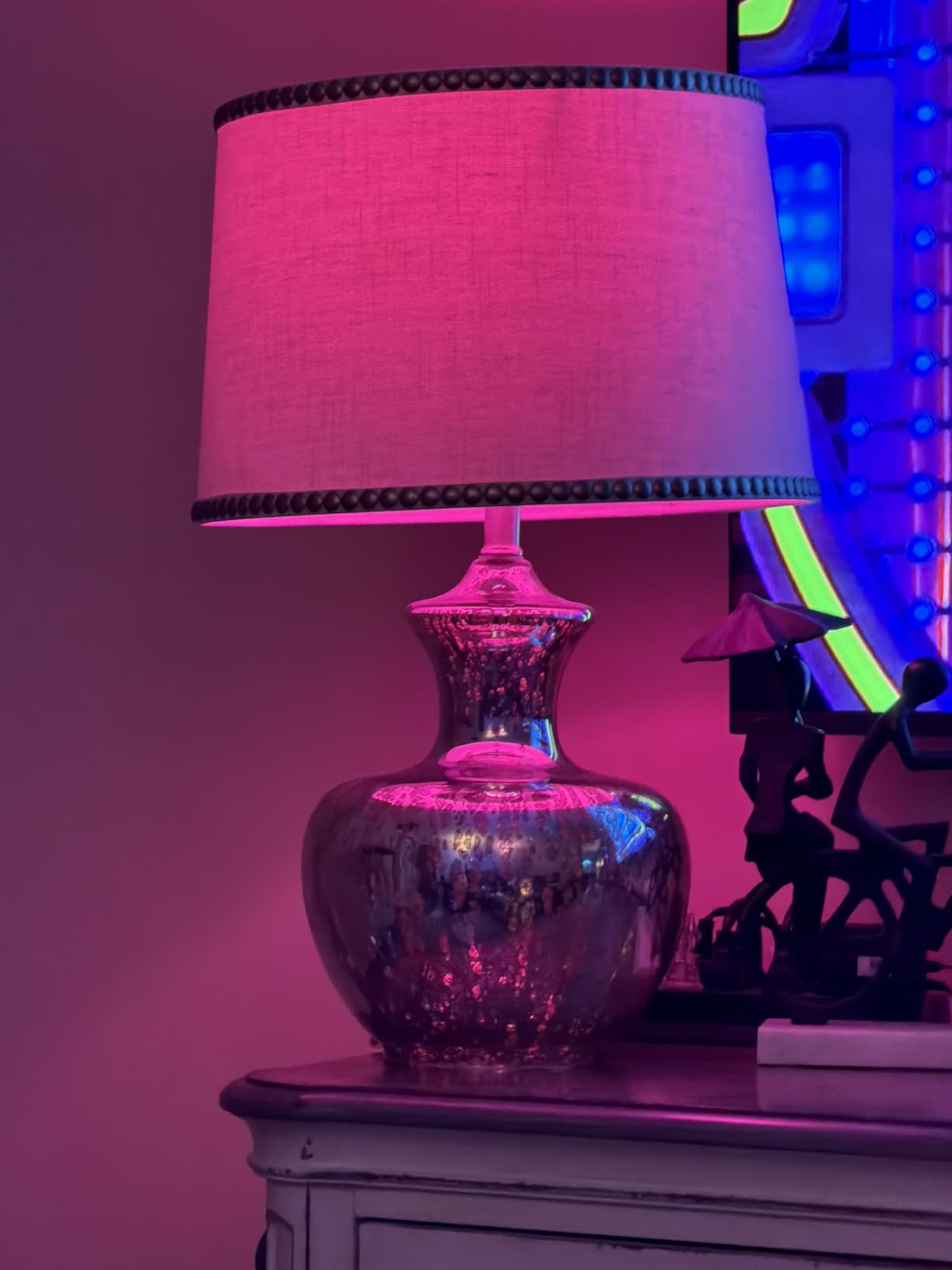 Philips Hue Essential Smart LED A19 Bulb, 4-Pack customer photo 2