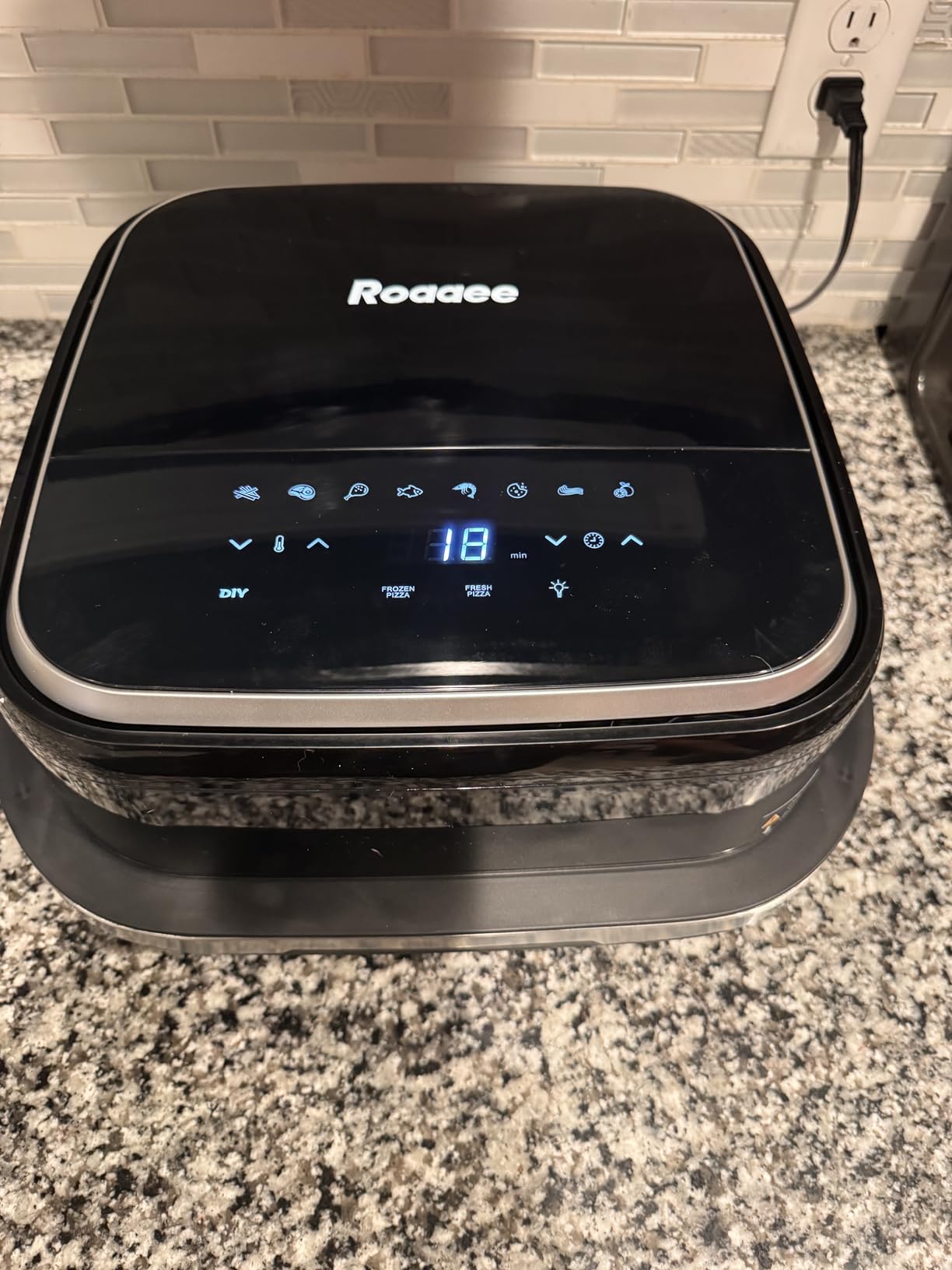 Pizza Oven & Air Fryer, 4.5QT 11-in-1 Flat Airfryer with Superior Top and Bottom Airflow Tech, Digital Display, Large Viewing Window, Grill Plate, Up to 32 Chicken Wings / 11