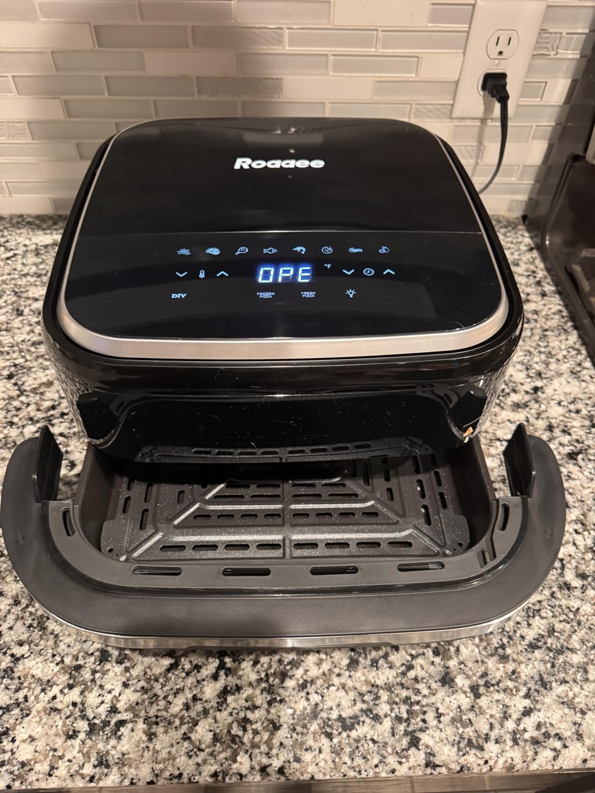 Pizza Oven & Air Fryer, 4.5QT 11-in-1 Flat Airfryer with Superior Top and Bottom Airflow Tech, Digital Display, Large Viewing Window, Grill Plate, Up to 32 Chicken Wings / 11