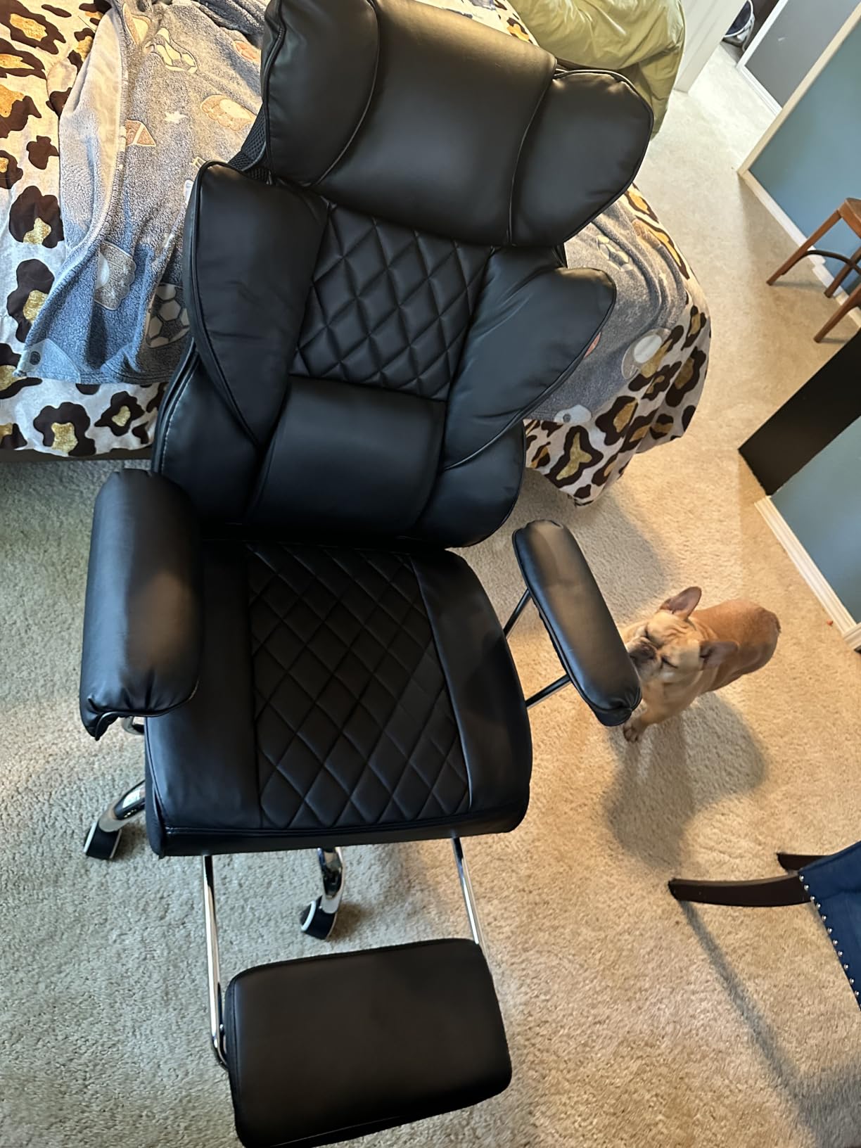 COMHOMA Big and Tall Office Chair, High Back Leather Gaming Chair with Footrest, Executive Ergonomic Office Chair with Pocket Spring Lumbar Support and with Outward Fixed Soft Armrests customer photo 1