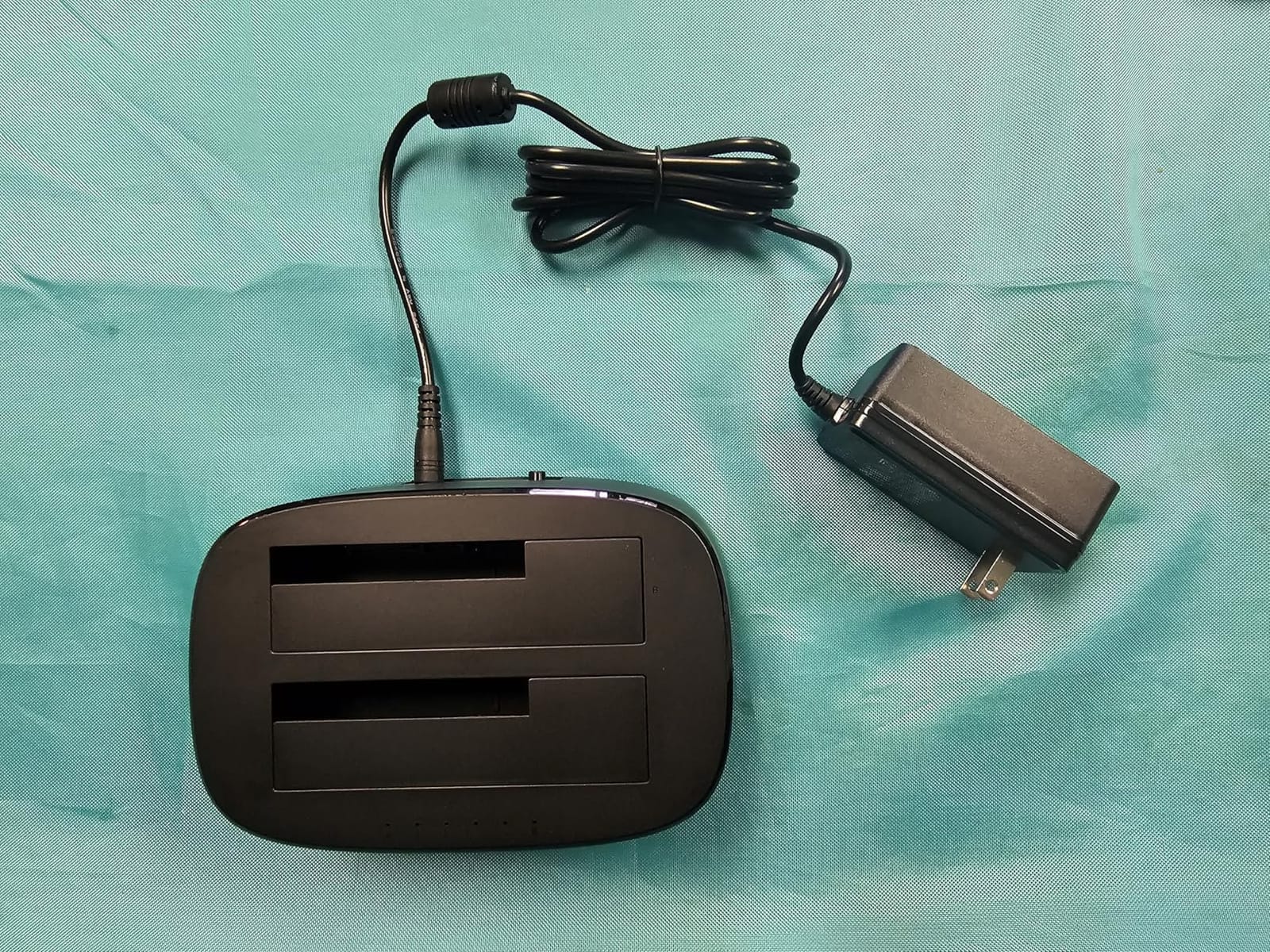 UGREEN Dual-Bay Hard Drive Docking Station for 2.5 & 3.5 SSD HDD Up to 48TB customer photo 1