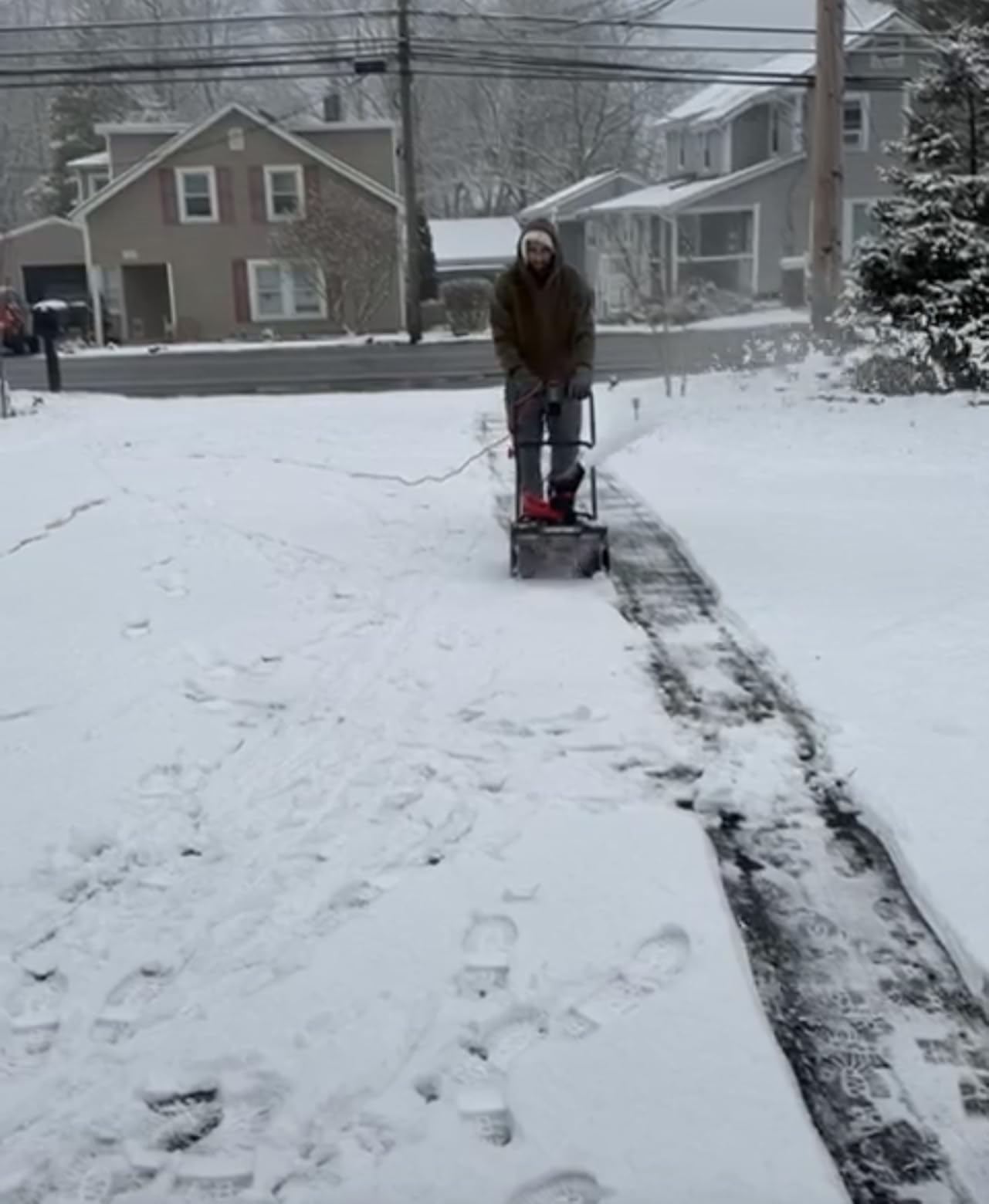AMERISUN 21-Inch Electric Snow Thrower, 15-Amp Corded Snow Blower with LED Light, 180° Adjustable Chute & 30-Ft Snow Discharge for Residential Driveways, Walkways & Patios customer photo 1