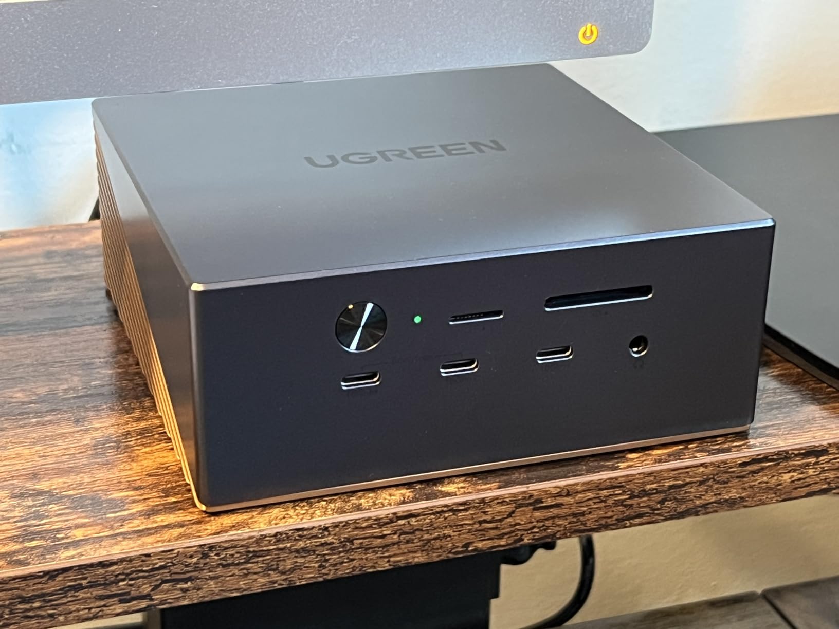 UGREEN Maxidok Thunderbolt 5 Docking Station, 8TB M.2 NVMe SSD Support customer photo 2