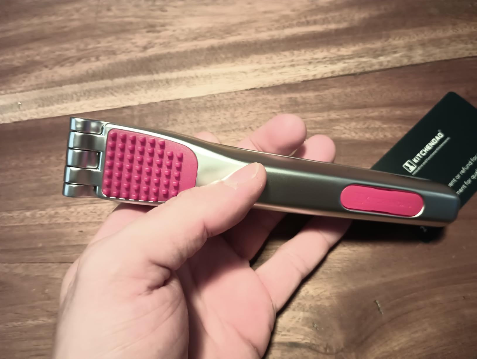 KITCHENDAO Heavy-duty Garlic Press, Built-in Scraper & Cleaning Pusher customer photo 1