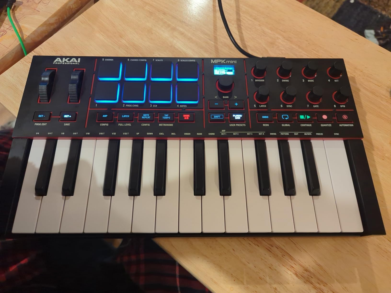 Akai Professional MPK Mini IV 25-Key USB-C MIDI Keyboard Controller, Black customer photo 2