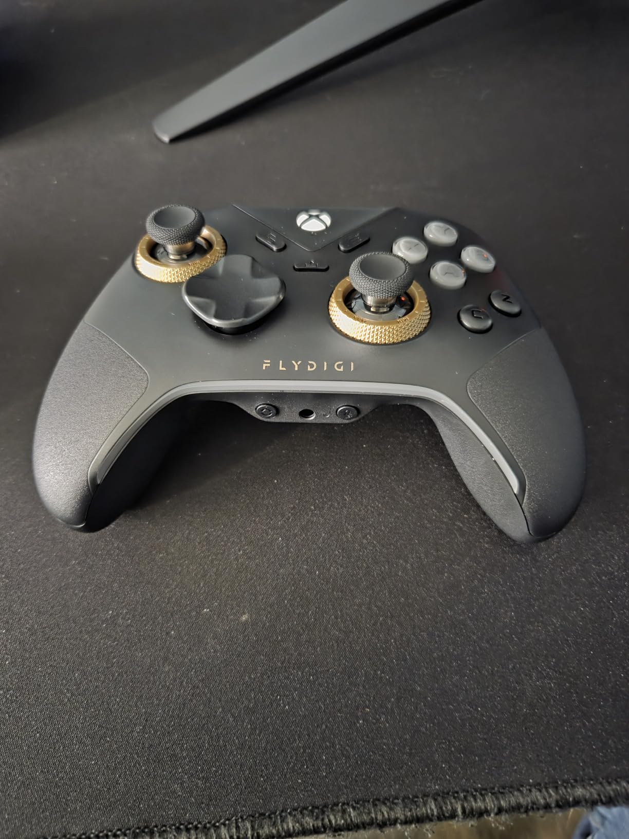 FLYDIGI VADER 5S Wired Controller for XBOX Series X|S, XBOX One, Windows customer photo 2
