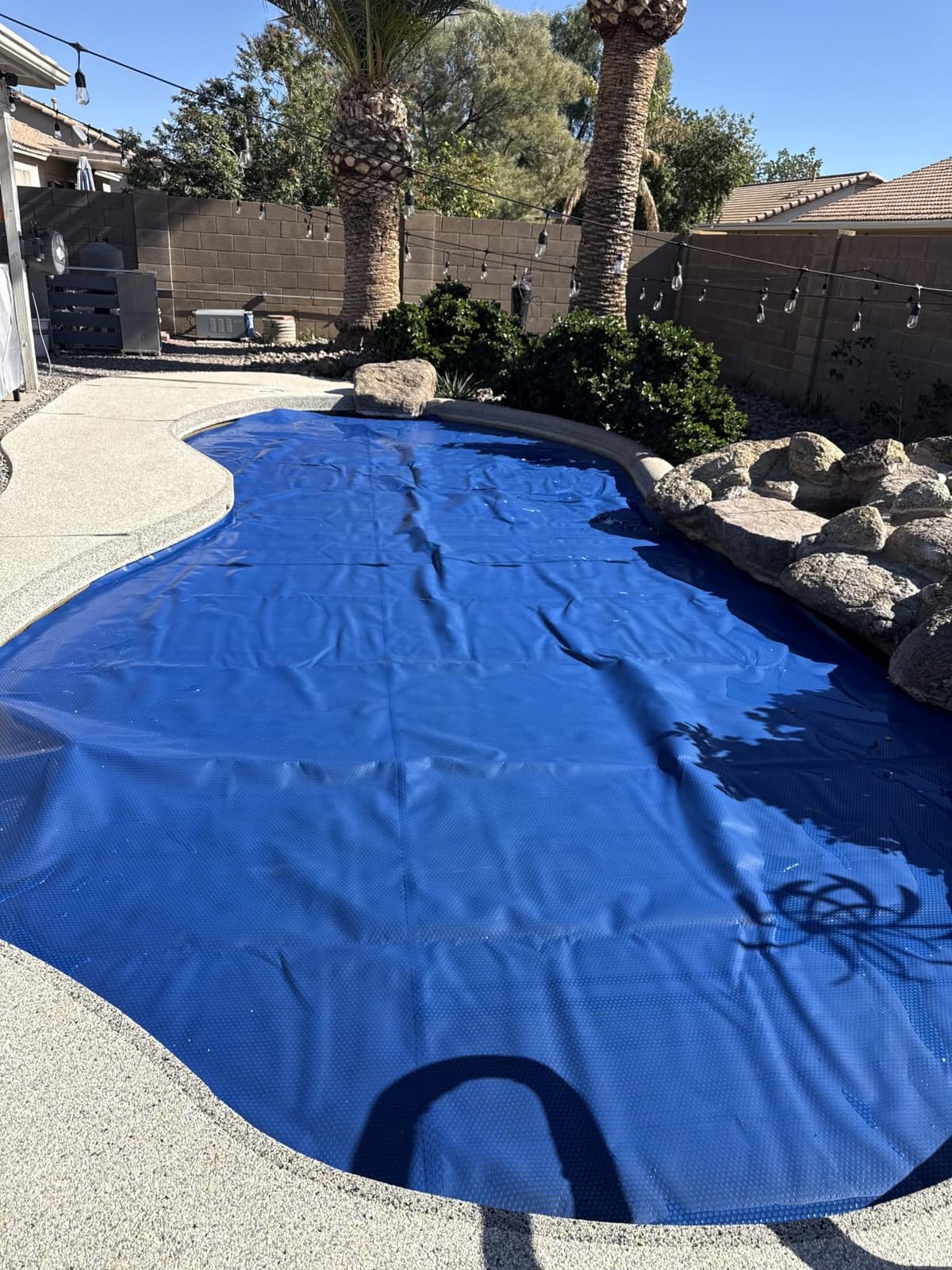 VEVOR Solar Pool Cover, 24 ft Round Pool Bubble Cover, 8 Mil Pools Solar Blanket with Bubble & PE Material, Daytime Heat Absorption, Nighttime Heat Retention, Heat Retaining Solars Covers, Blue customer photo 2