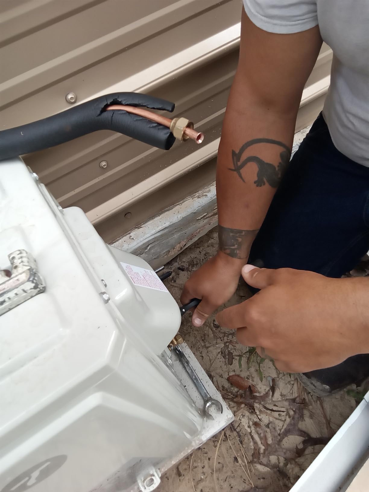 12000 BTU Mini Split Air Conditioner, 115V 22 SEER2 AC & Heat Pump | Quiet ductless system for up to 750 Sq.Ft. Features R32 refrigerant, WiFi smart control & complete installation kit. customer photo 1