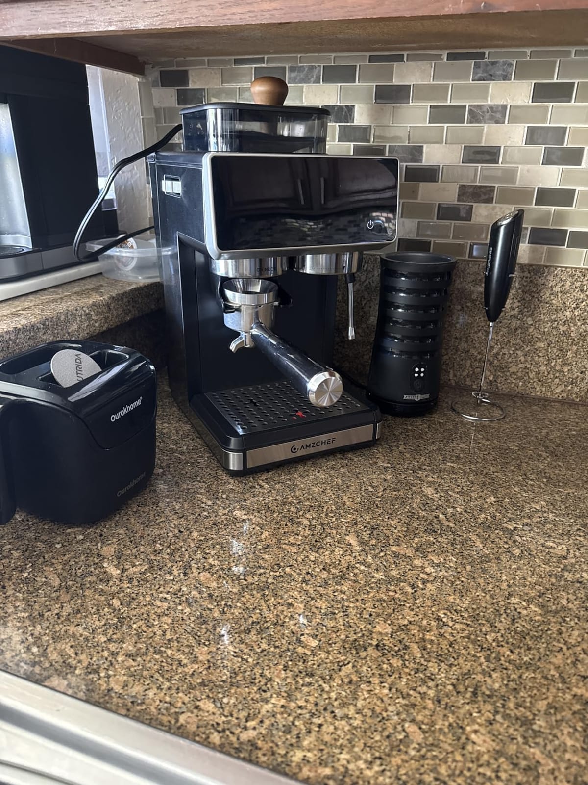 AMZCHEF Espresso Machine with Grinder, Latte & Cappuccino for Home Use | 20 Grind Settings, Built-In Grinder, Hot & Cold Brew, 30s Heat-Up, 3 Temps, 3-10s Pre-Infusion, Milk Frothing, Compact Design customer photo 1