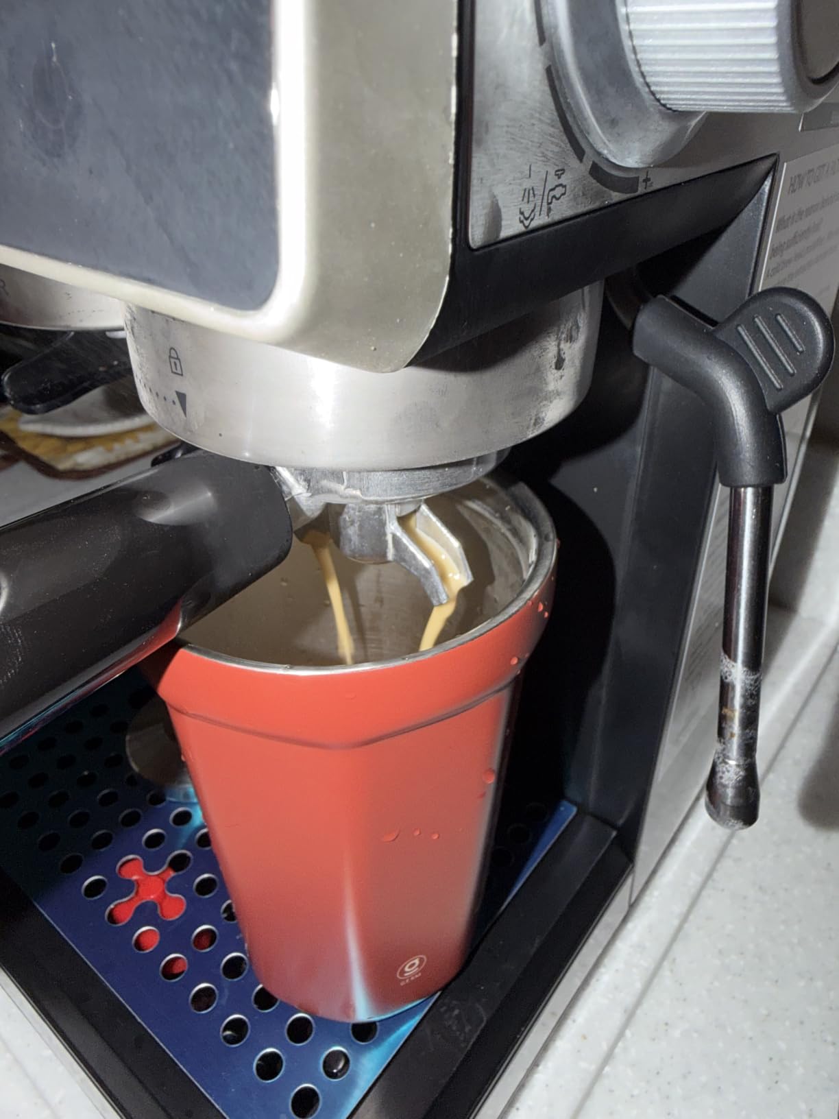 AMZCHEF Espresso Machine with Grinder, Latte & Cappuccino for Home Use | 20 Grind Settings, Built-In Grinder, Hot & Cold Brew, 30s Heat-Up, 3 Temps, 3-10s Pre-Infusion, Milk Frothing, Compact Design customer photo 2