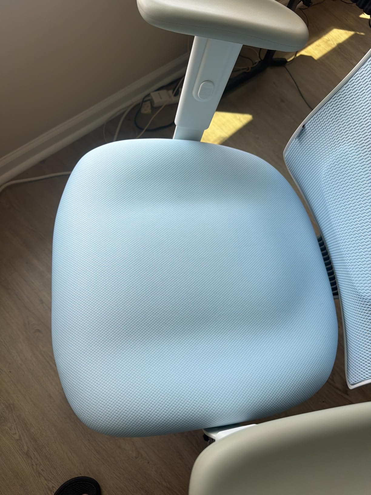 SIHOO B100 Mesh Office Chair, Comfy Ergonomic Office Chair | Mesh Office Chair with Adaptive Lumbar Support, Desk Chair with Wide Headrest, 300 LBS Grey customer photo 1