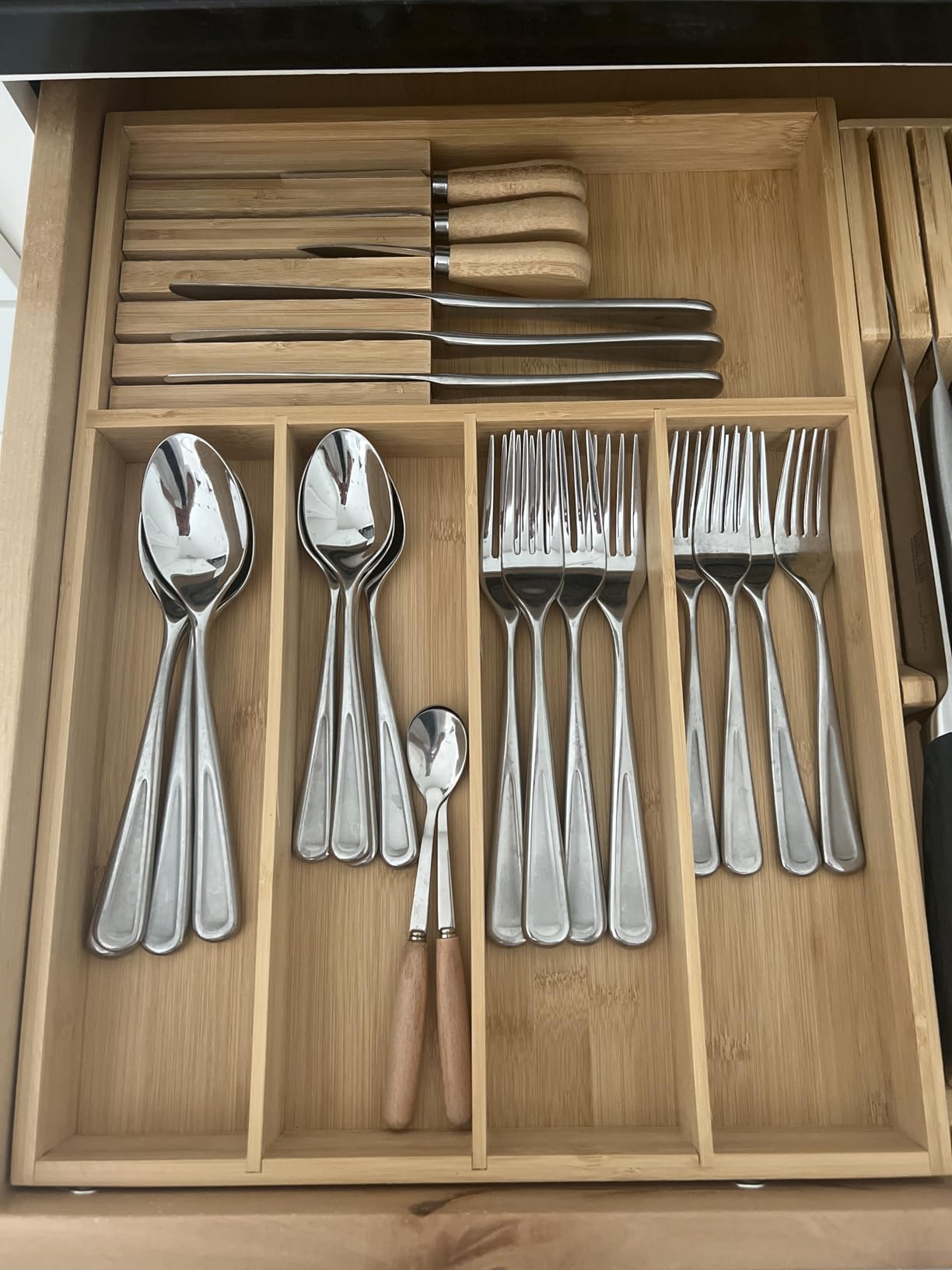 VaeFae Bamboo Silverware Drawer Organizer, 7 Slots, Natural customer photo 2